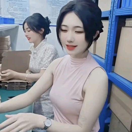 卖菜板的小芬芬