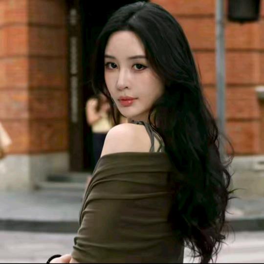 菠萝宝宝Yuna~时尚穿搭