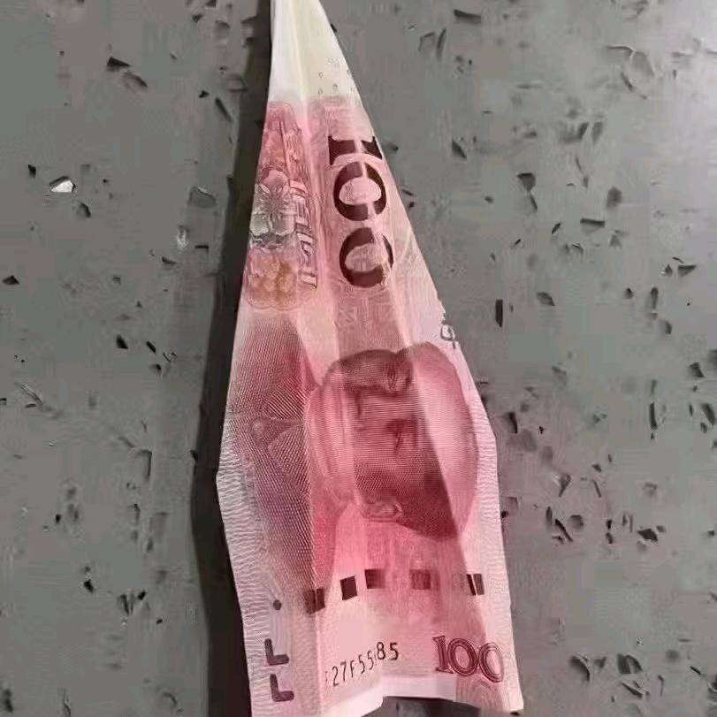 初吻给了烟🚬