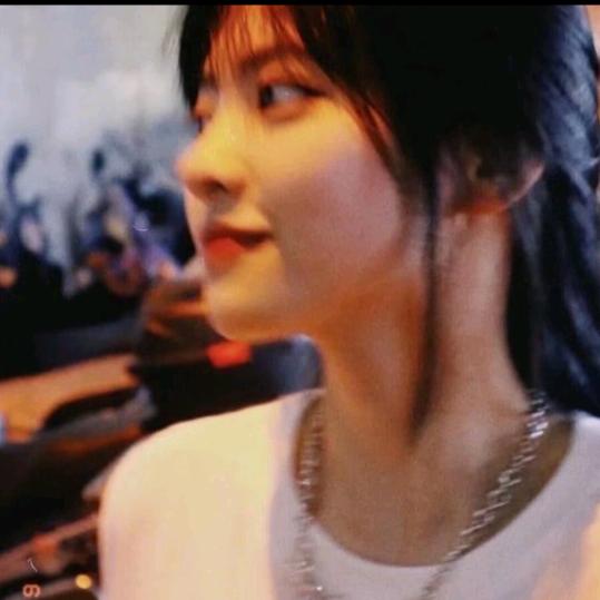 夜色与藤蔓滋生