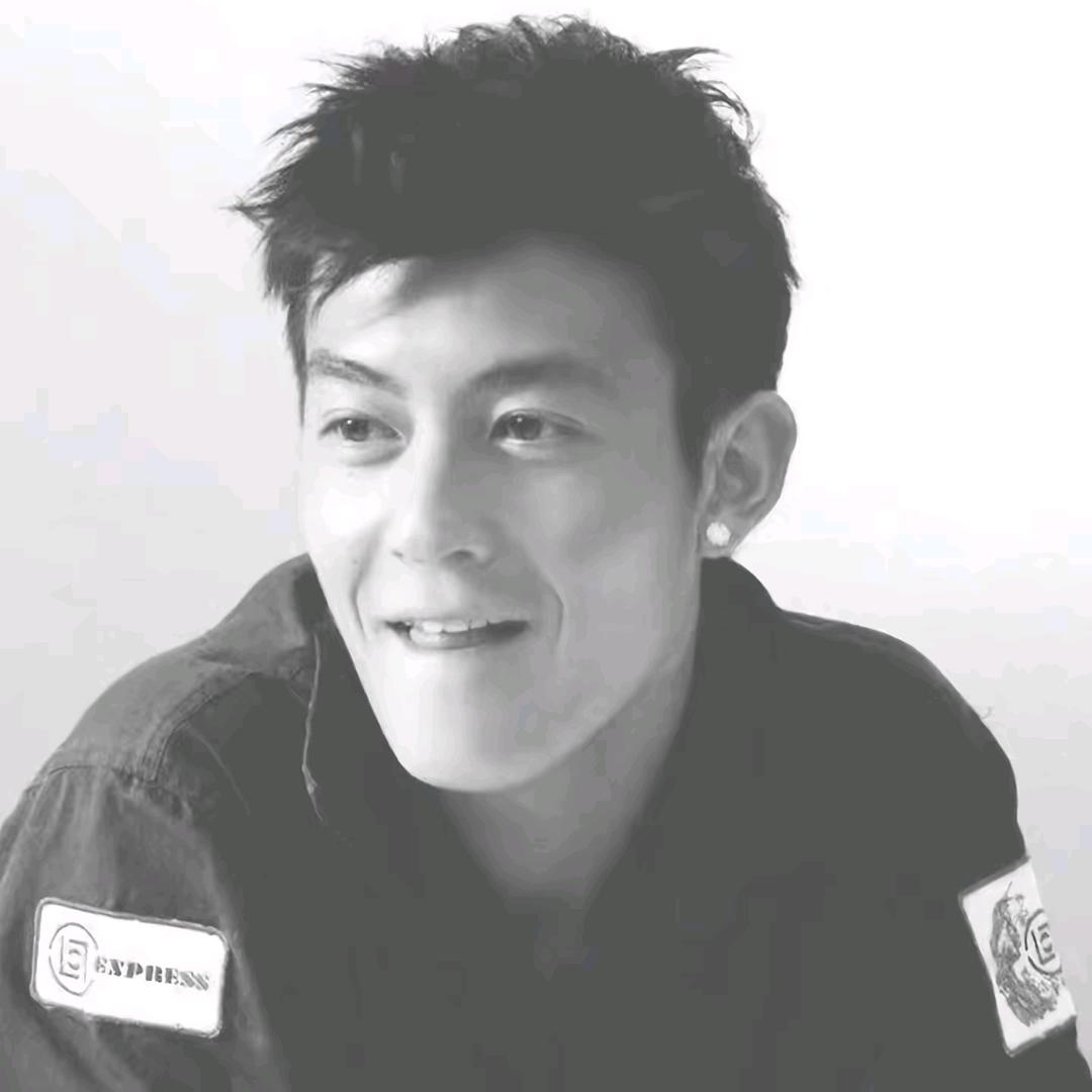 小栗旬.