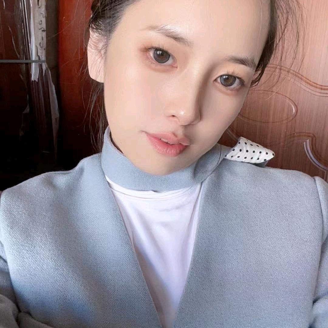 薇薇（彝妹）
