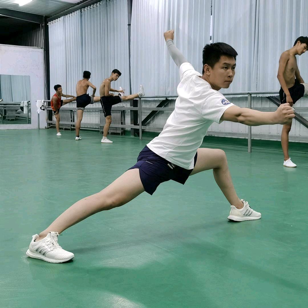 会点武术的小群哥（普体四项统招）