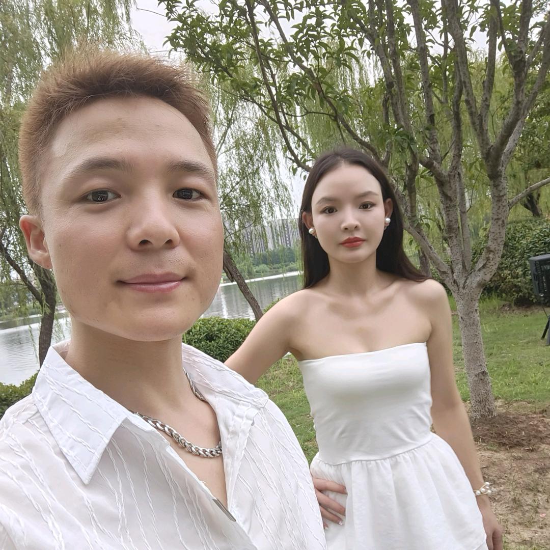 姐弟爱唱歌