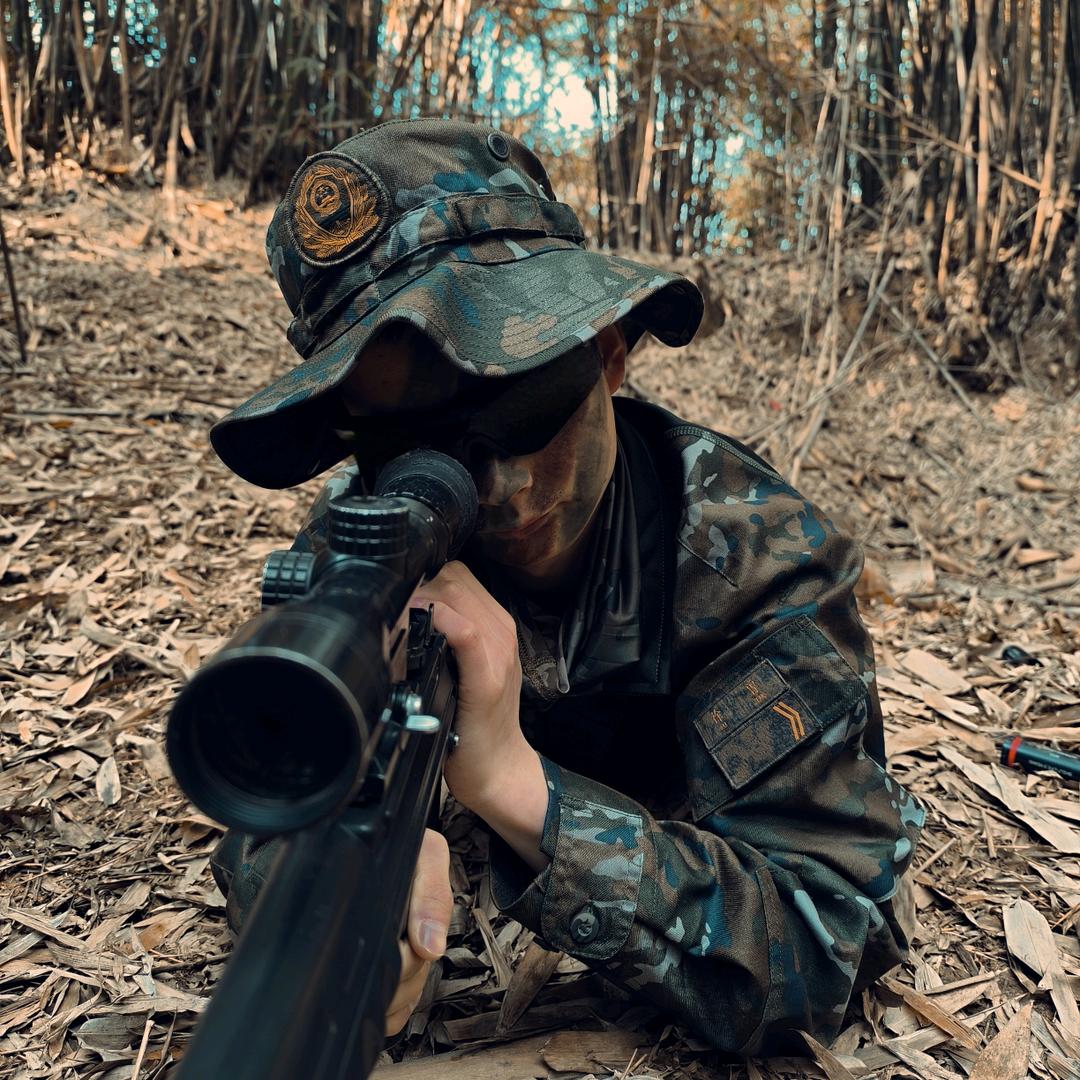 00后退役本科生在重庆做家政