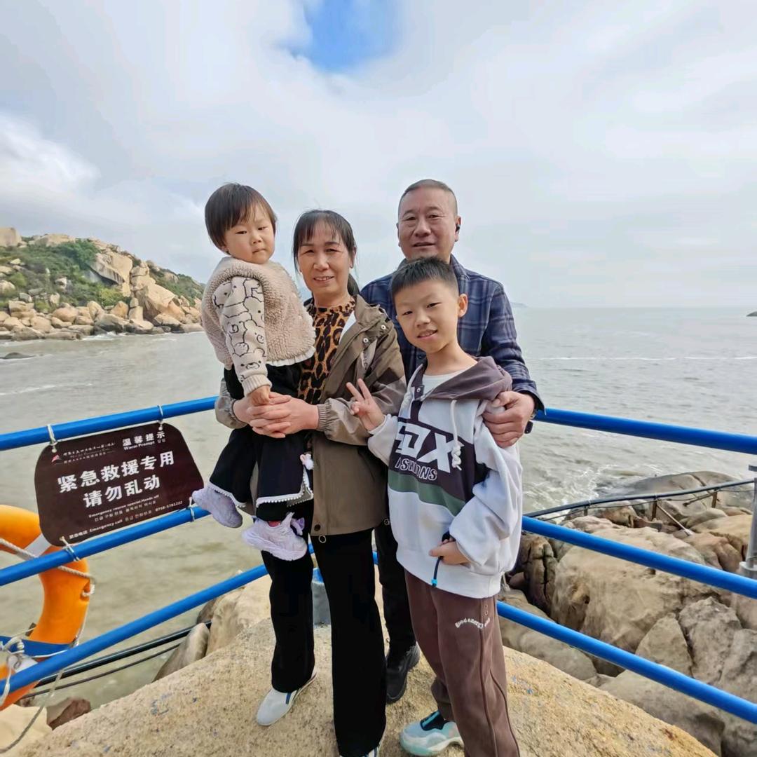 青山依旧在，几度夕阳红！