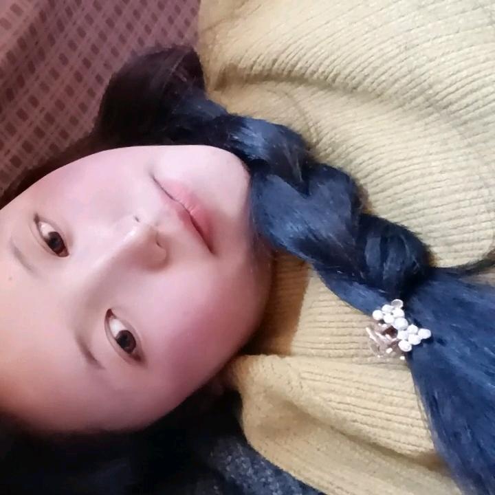 爱笑的女孩子。