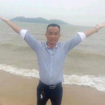 最遥远的距离是她在台上，你在台下