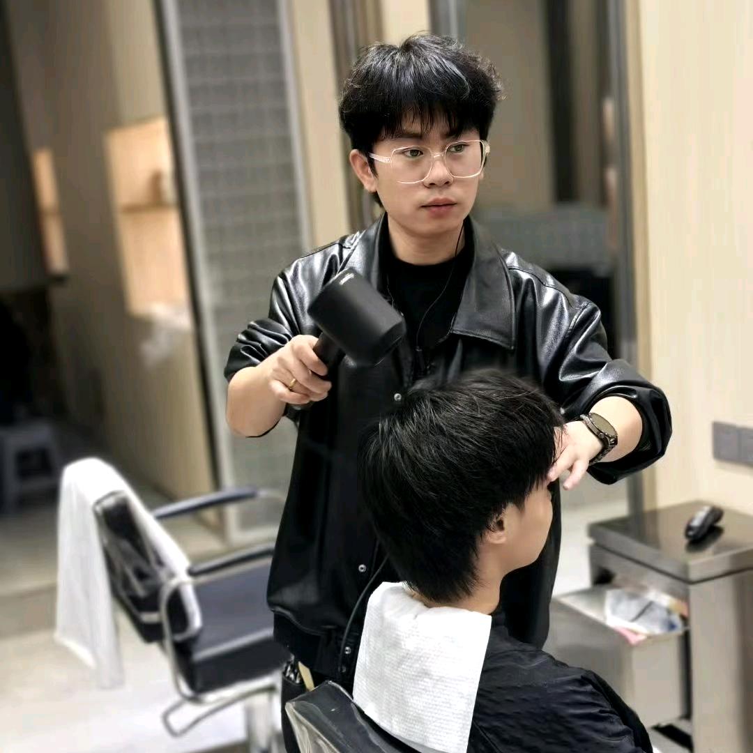 BCK7·陈红伟（就一个剪头发滴）