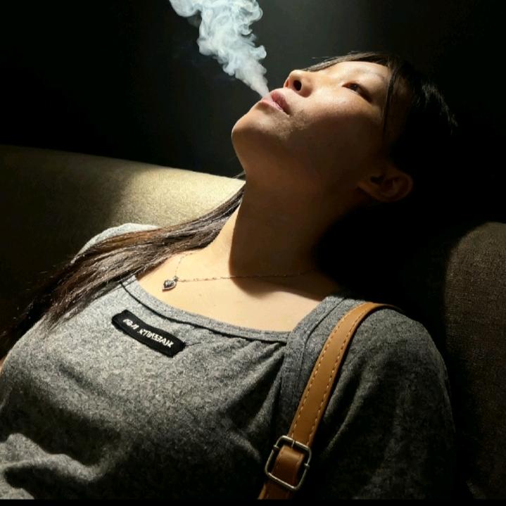 🚬༊烈້ᮨ酒伤꯭人心ꦿ一生只爱老板娘。