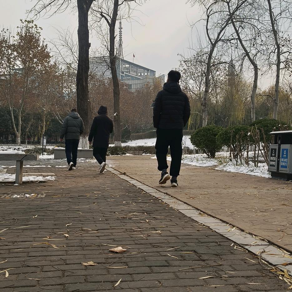 ☭ 两人成行，三人成列