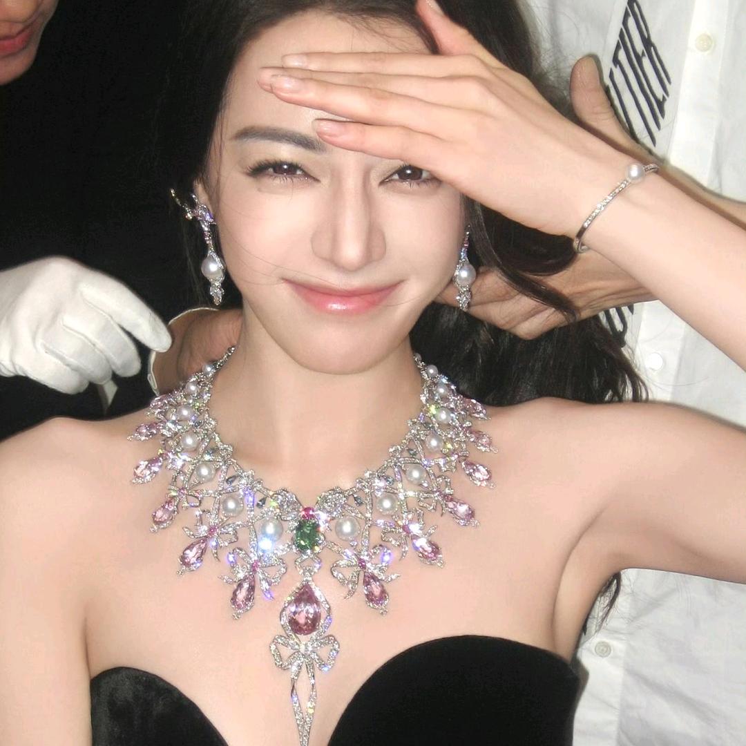 小王今天开心吗