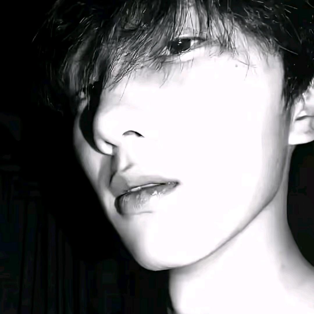 左右.