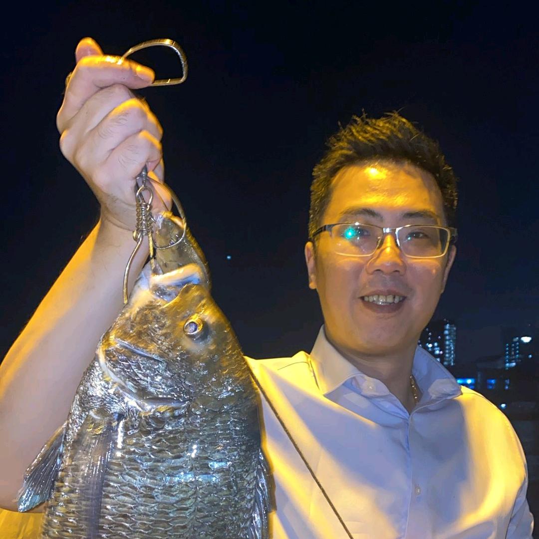 西裝釣魚佬