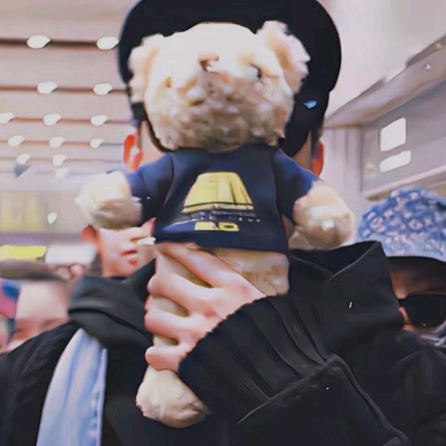 坐远点 _你压到我翅膀了