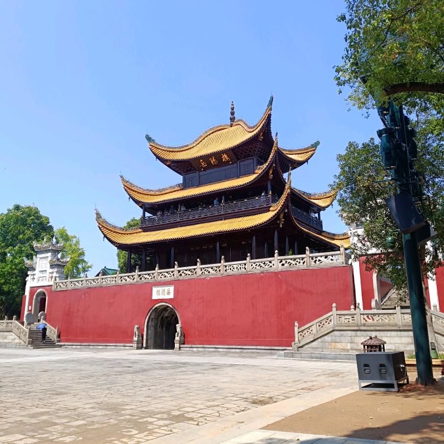 在水边头像
