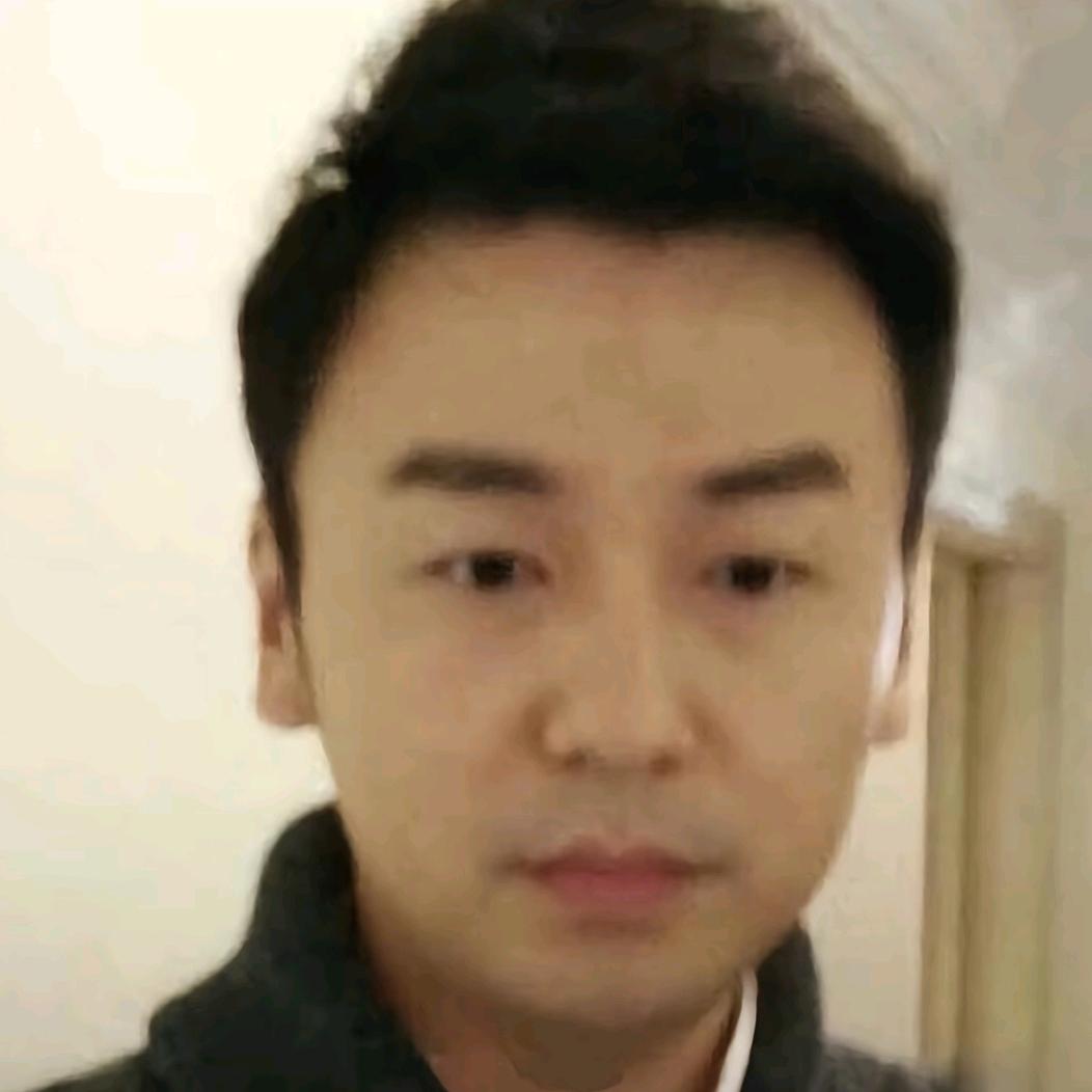 一朵风中摇曳的陈俊生