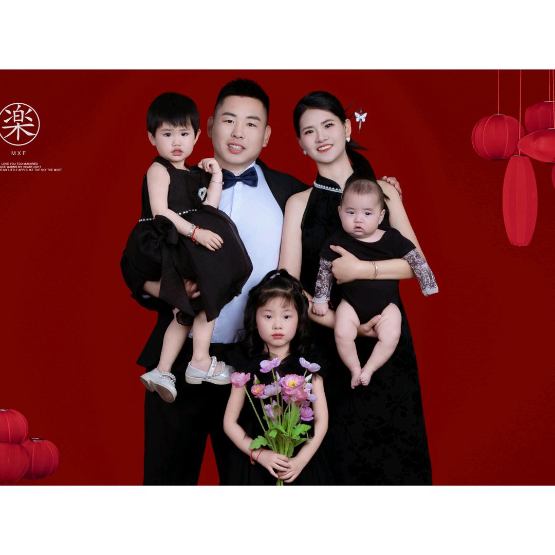 W.👨‍👩‍👧‍👧L