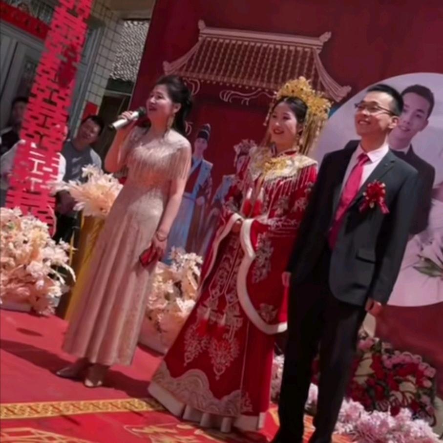 芳芳婚庆演艺★乐队★摄像★主持