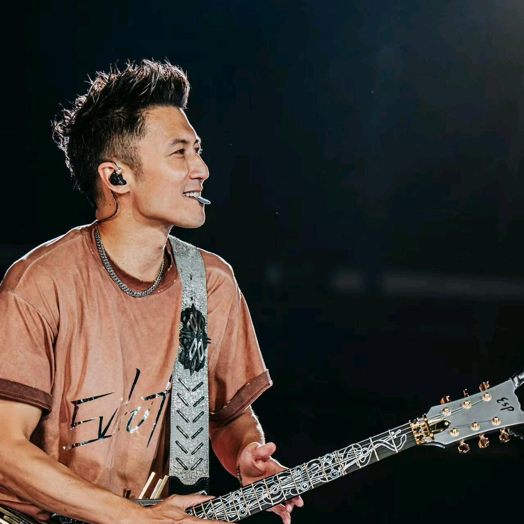 安         暮        希