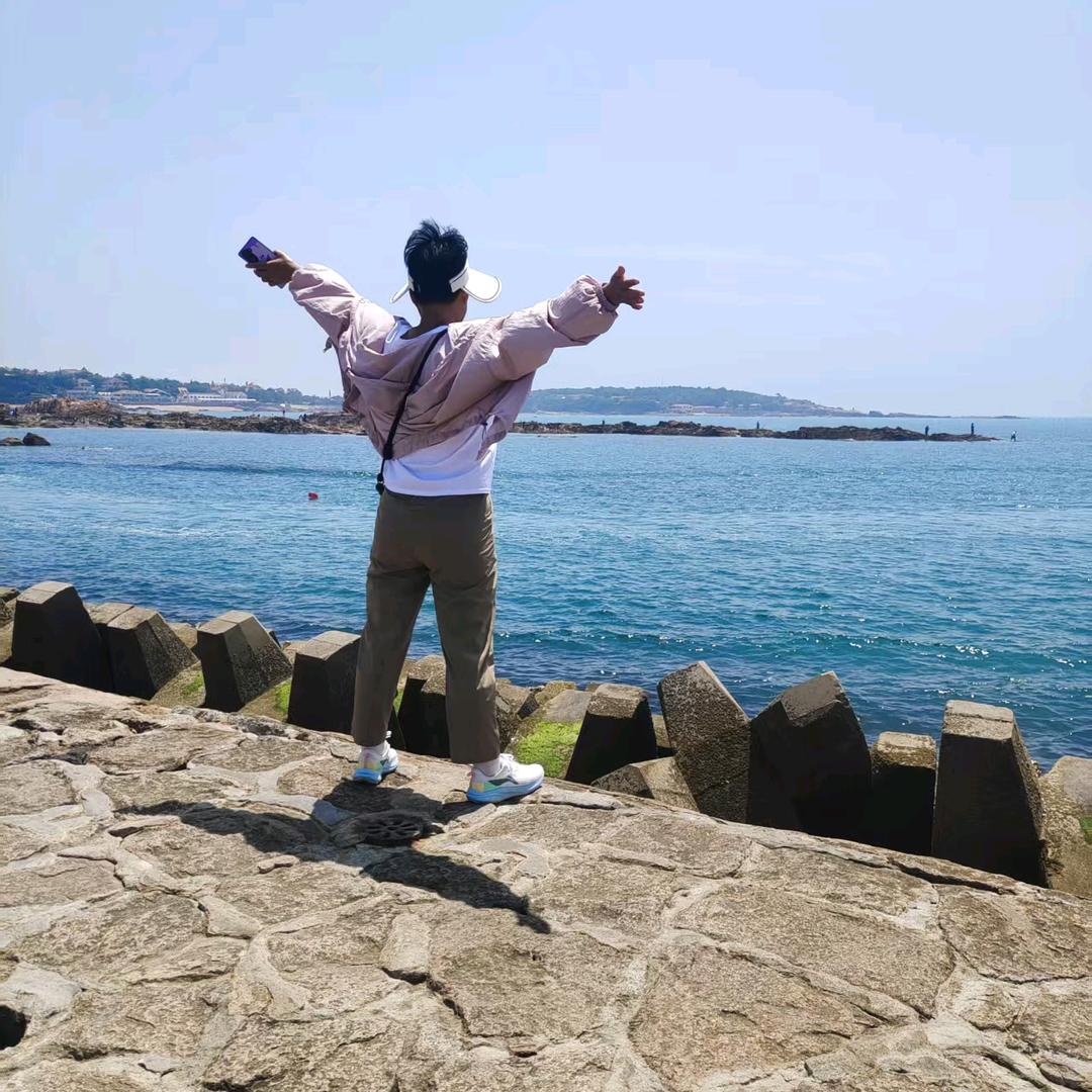 橙色的天空Liu