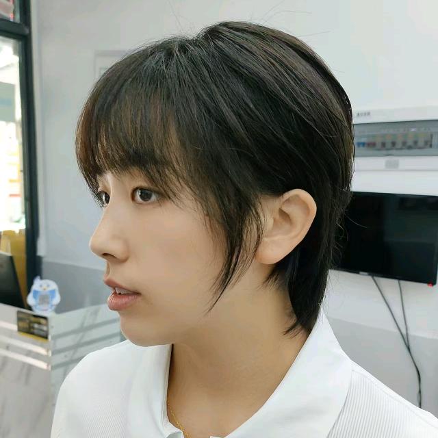 短头发的谢美丽