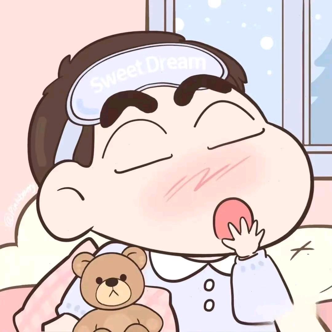 抱着鱼睡觉的猫