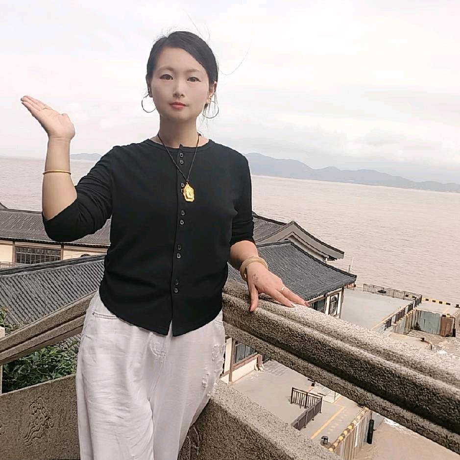 衣品鞋服。铁塔刘楼。(无房租服装店