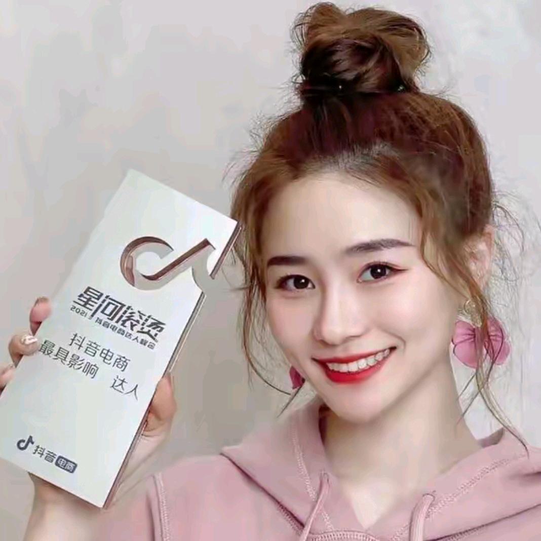 邱莹莹精致穿搭