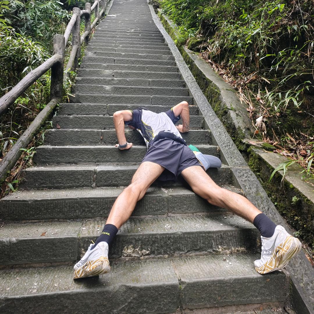 爱跑山的宏玺吴老师