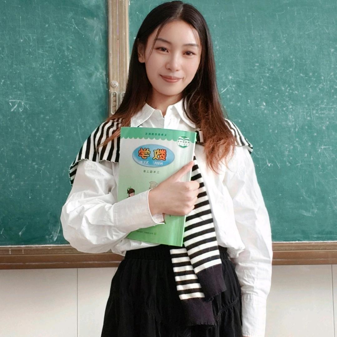 月牙儿很开心