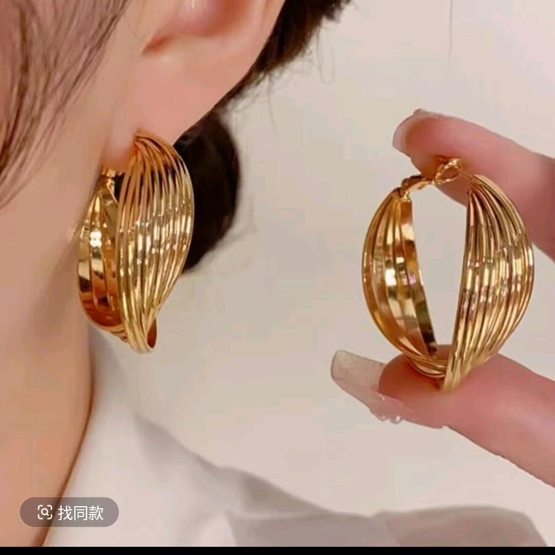 多美轻奢工艺饰品店