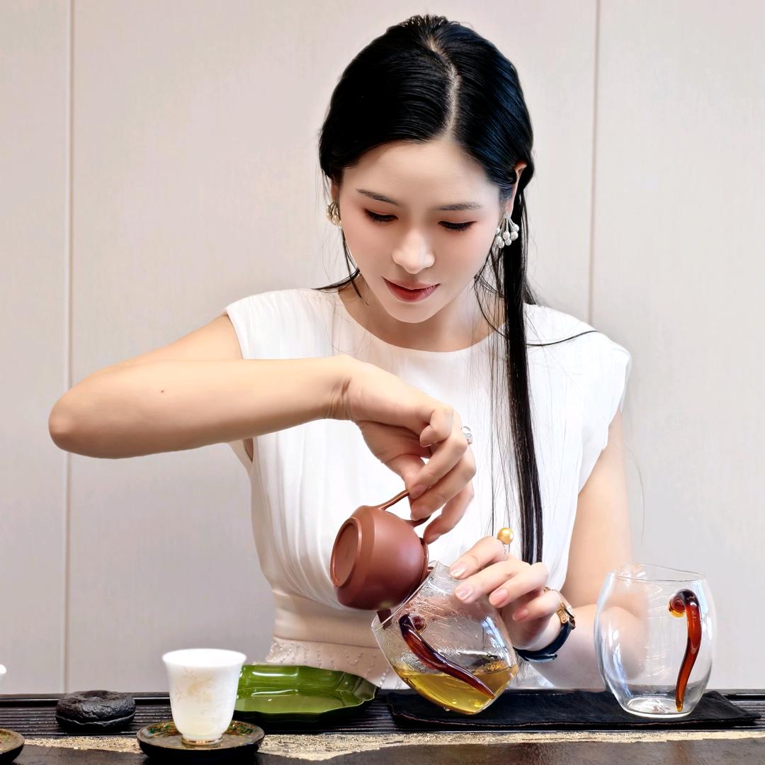 冰岛茶一姐