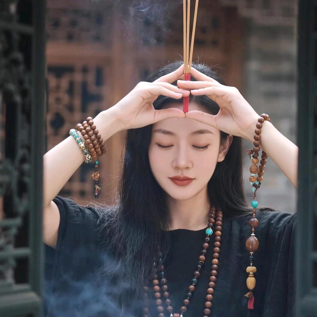 幸运小富婆滢滢