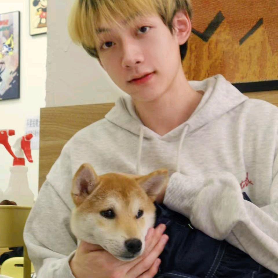 开心的碳烤包子