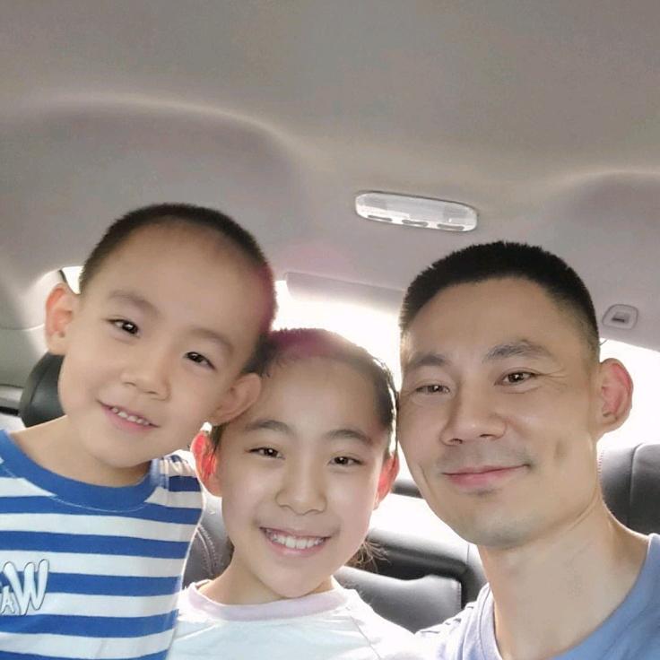 爱手舞的凡子