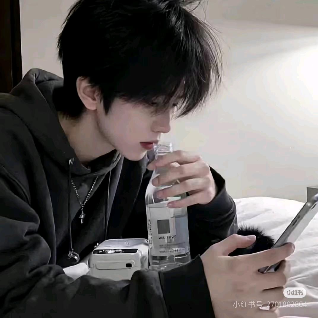 纯情男大