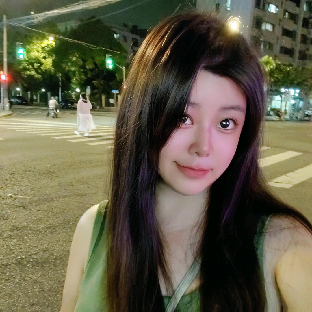 美艳如盾的珊小姐头像