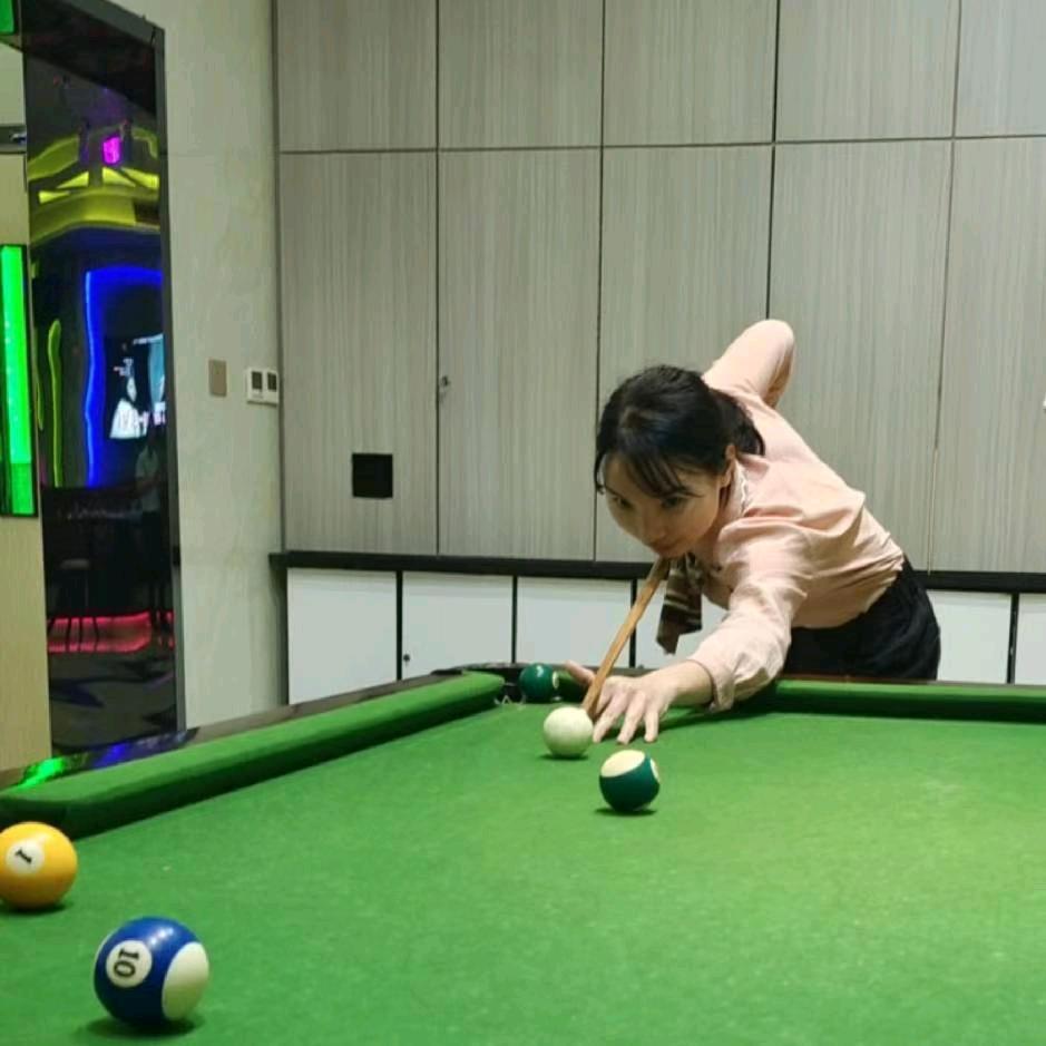 在南宁做蜂窝板吊顶的小杨