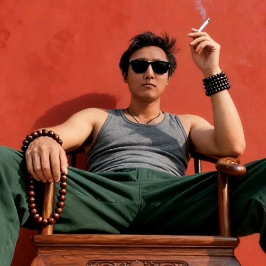 田野里的黄昏《啊华》