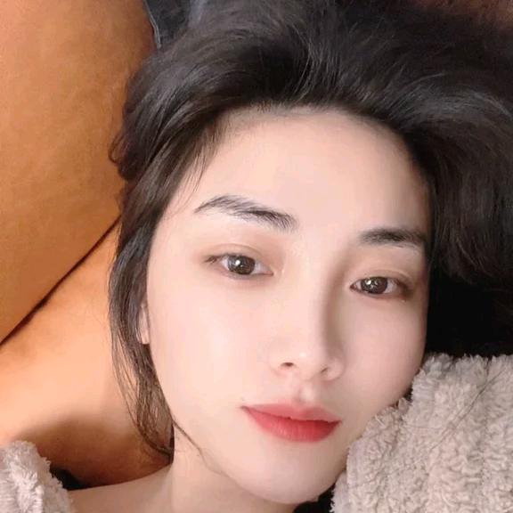 苗苗🐰（努力版）点点关注