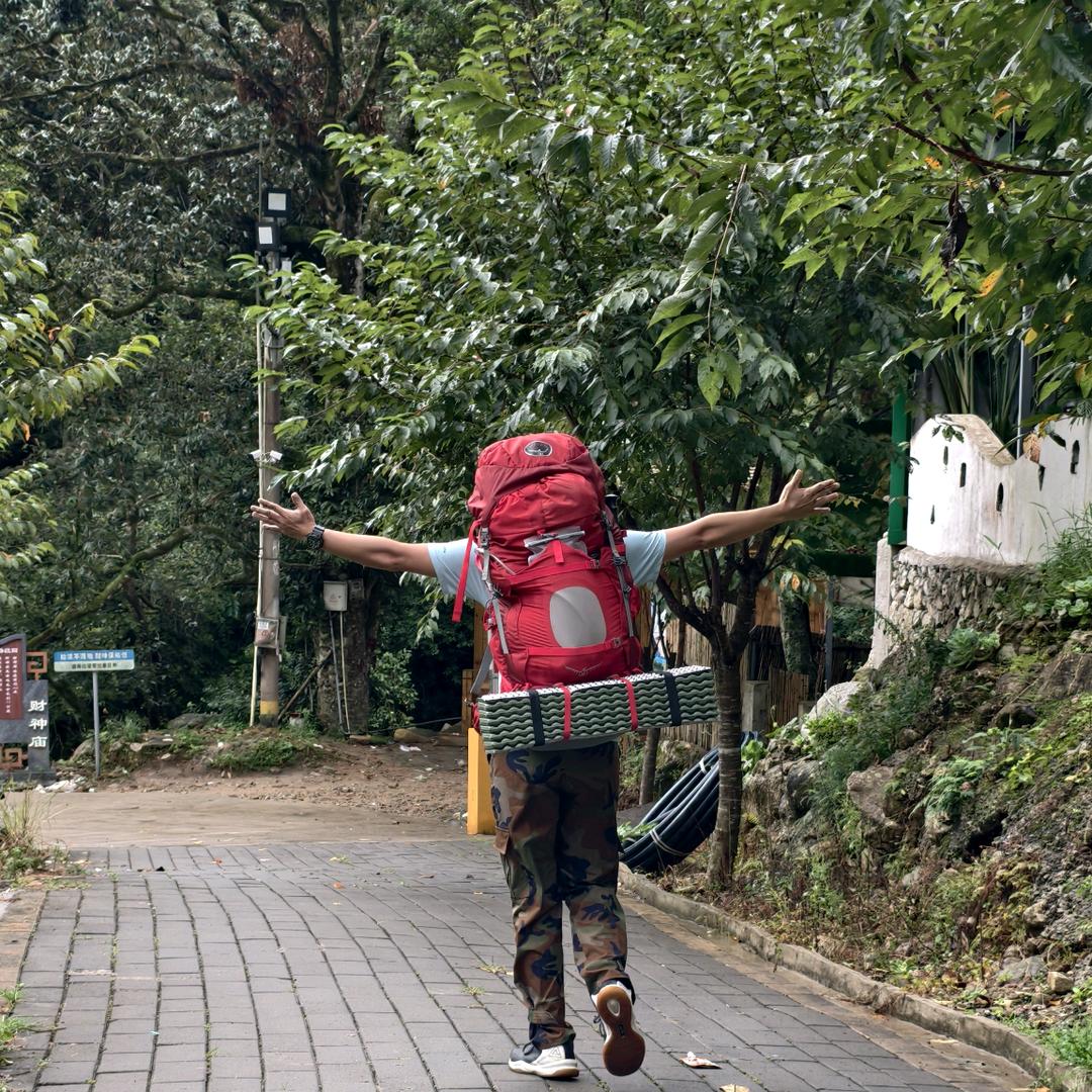 揭阳中货车拉货   林奕兵