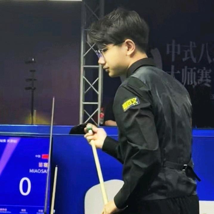 小苗.