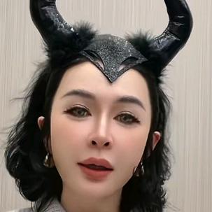 P·exiu 潘依绣女装橱窗