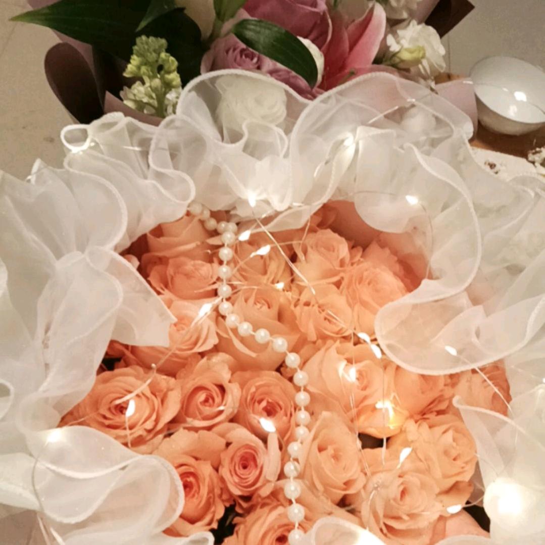 云南文山浇灌小妹