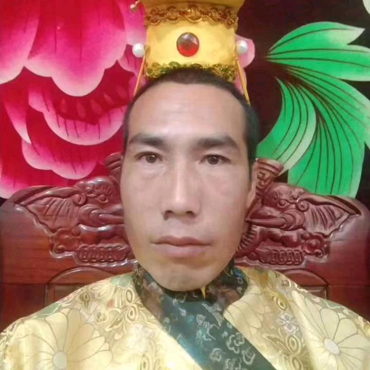 【绿帽子大叔】