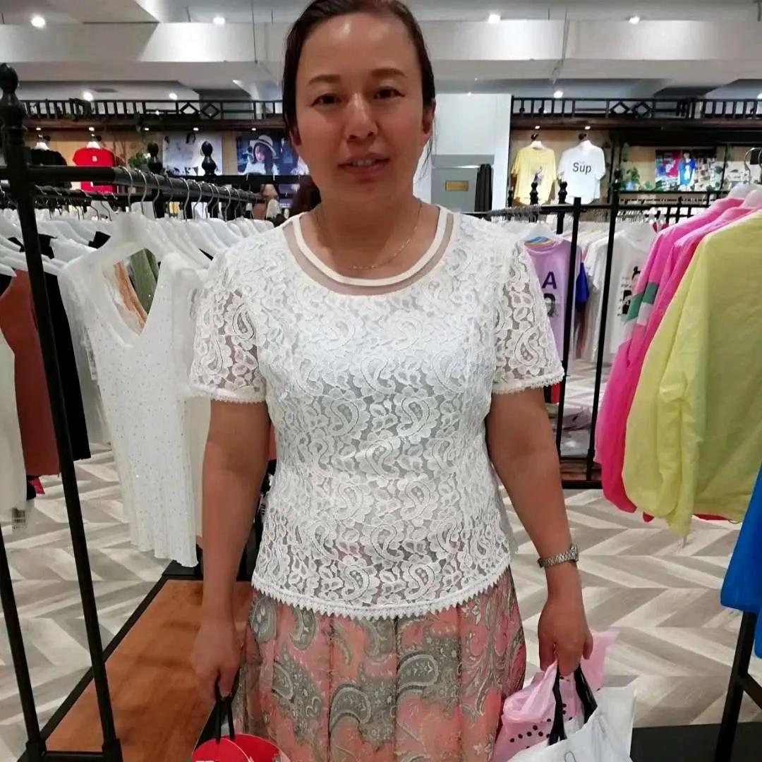 刘姐(1；50)开直播