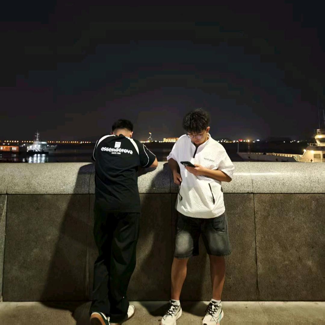 我的两个左手，右手，巳长大