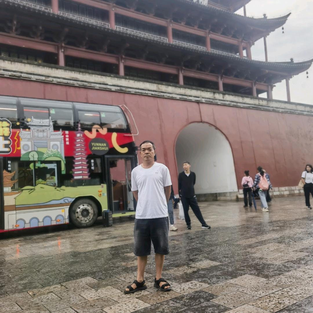 中年大叔，玉林泉