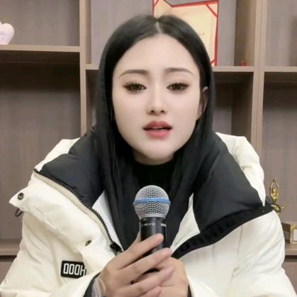 小美很爱美
